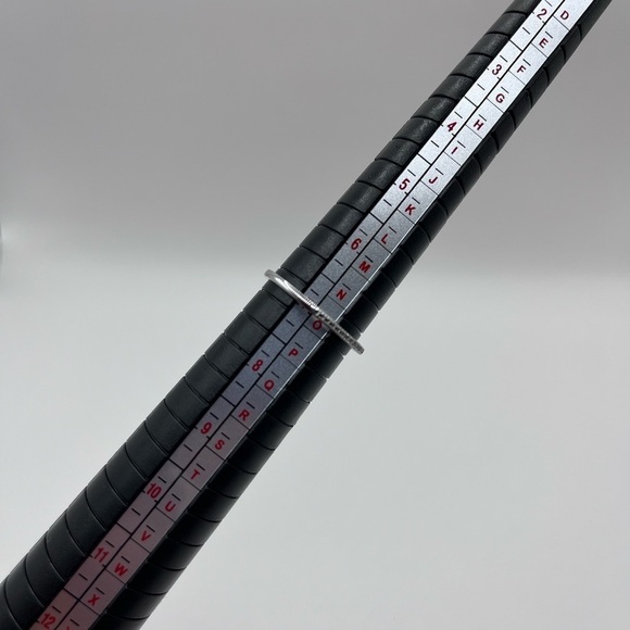 0.10 CT Natural Diamond Wedding Band/ Promise Ring Sterling Silver - Picture 5 of 5